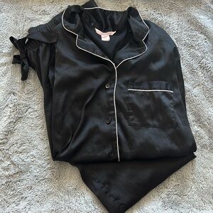 Victoria’s Secret Silk PJ Set 🖤